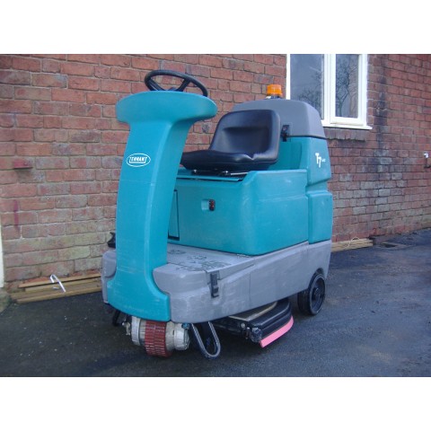 Tennant T7 Ride on Scrubber Dryer 